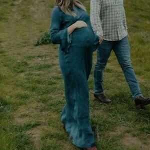 Blue maxi dress, not maternity! By realisation par